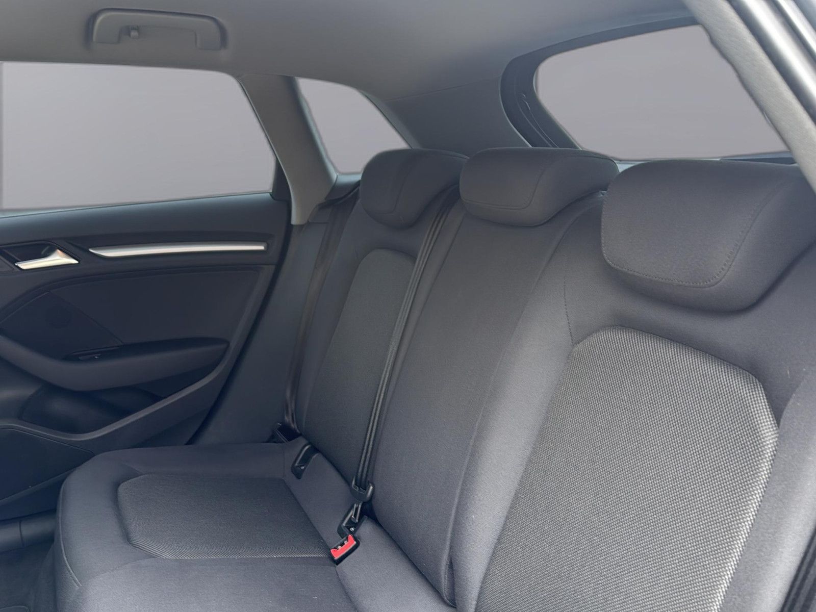 Fahrzeugabbildung Audi A3 Sportback 30 TFSI basis