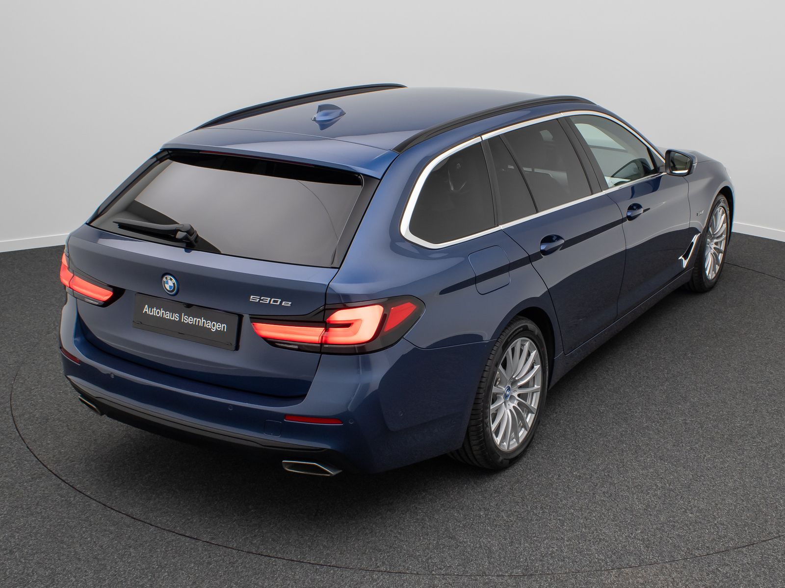 Fahrzeugabbildung BMW 530e Alarm AHK ACC Kamera DAB HiFi WLAN Sport
