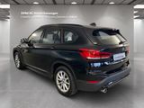 BMW X1 xDrive25e Navi AHK Parkassist Sportsitze LED - BMW X1 mit Hybrid-Antrieb