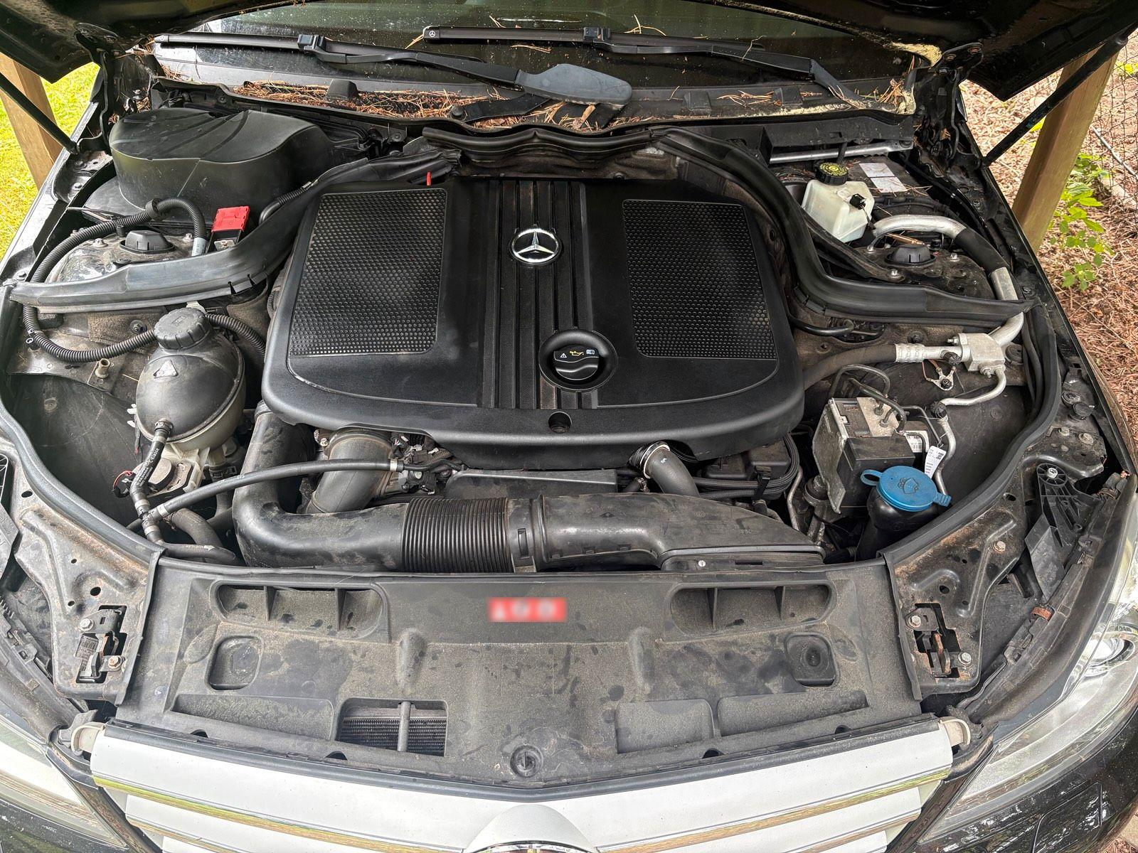 Mercedes-Benz C250 2011 — photo 13