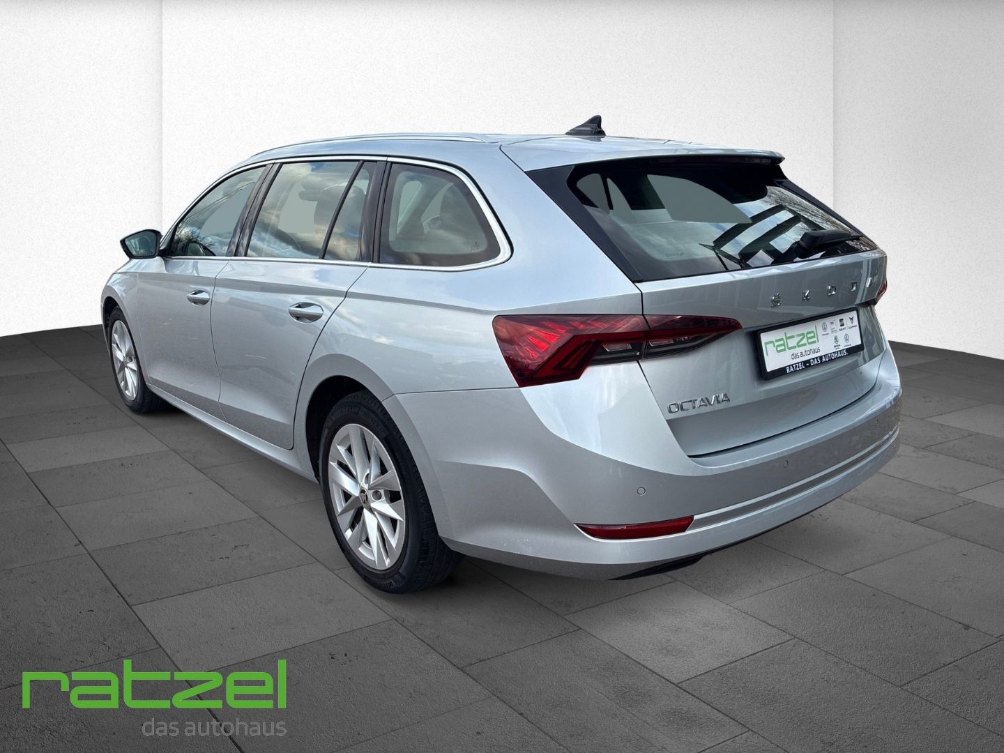 Fahrzeugabbildung SKODA Octavia Combi 2.0 TDI Style HUD AHK-klappbar Nav