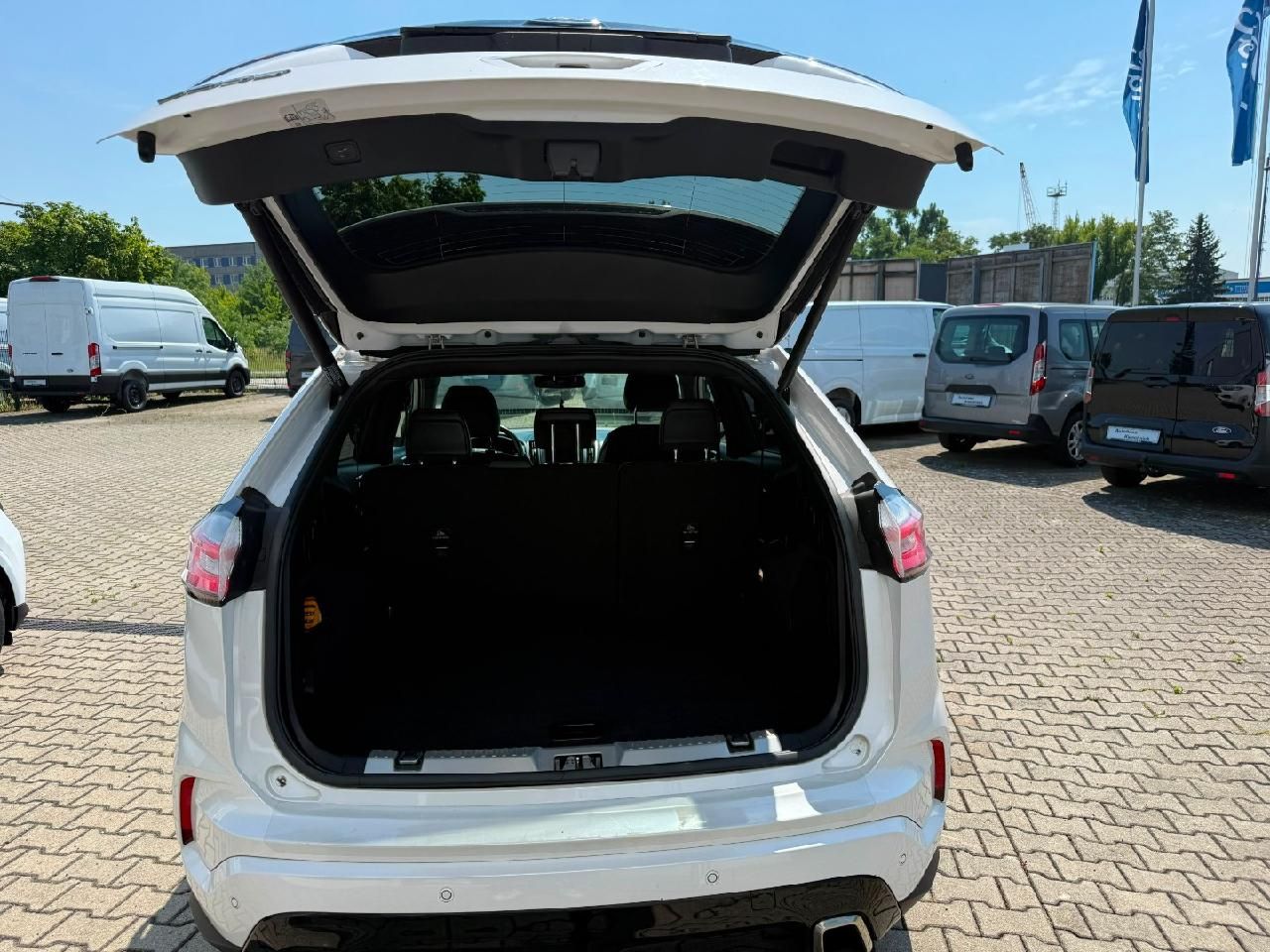 Fahrzeugabbildung Ford Edge ST-Line 4x4 Pano, AHK, Vollausst., Matrix