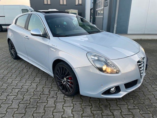 Alfa Romeo Giulietta 1,6 Jtdm QV line Pano  Leder Facelift