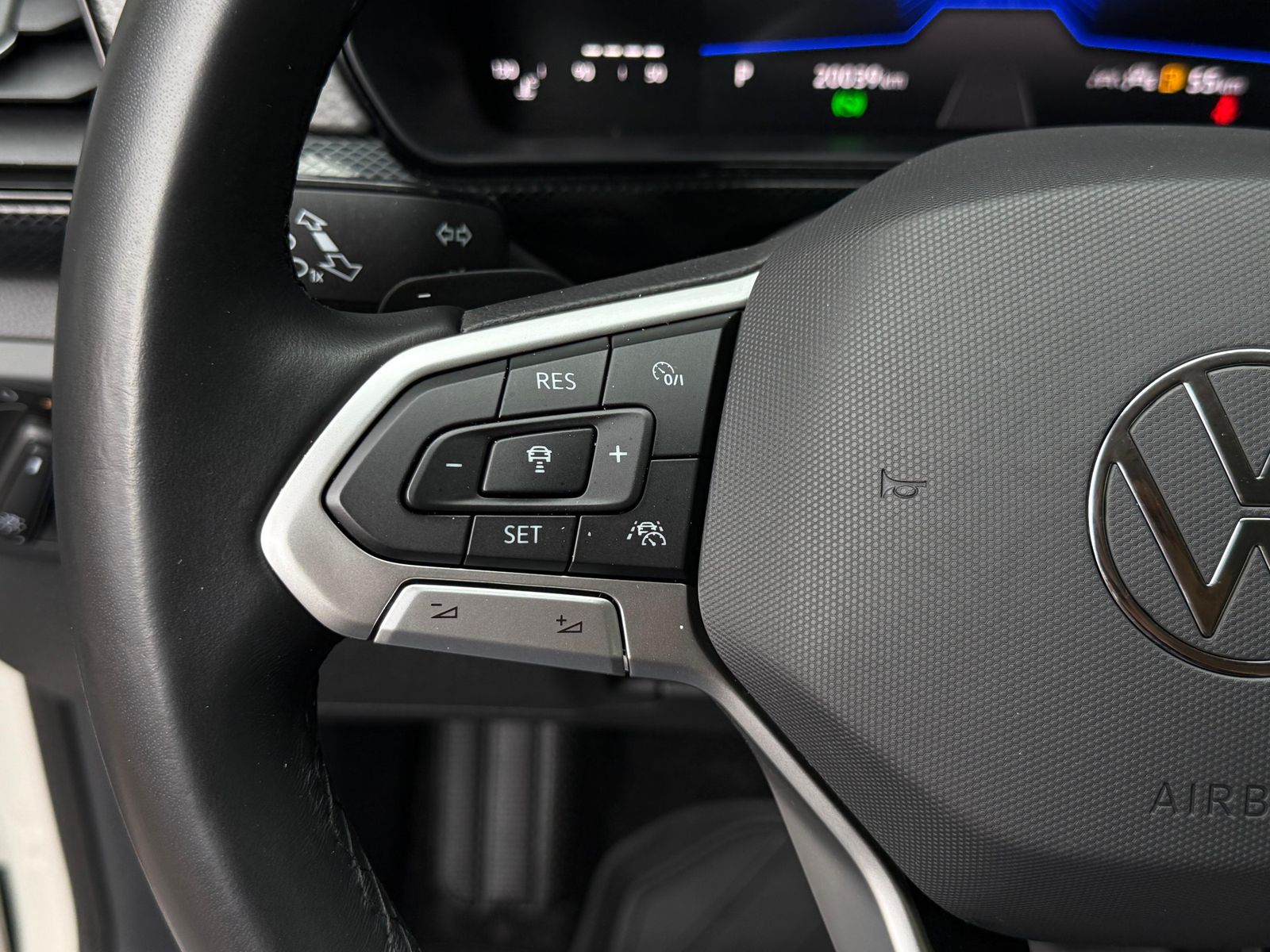 Fahrzeugabbildung Volkswagen T-Cross 1.0 TSI DSG Life LED+KAM+ACC+CARPL+SHZ+