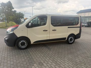 Opel Vivaro - 1