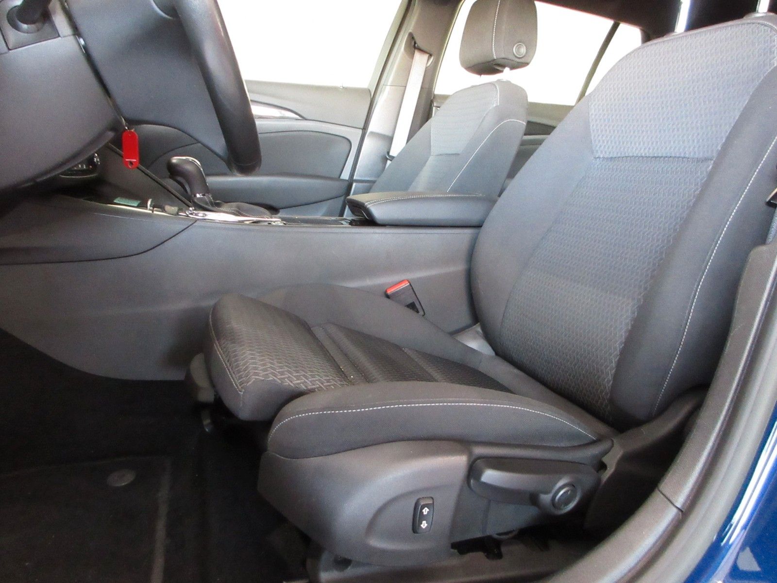 Fahrzeugabbildung Opel Insignia B 2.0D ST LED/NAVI/SHZ/LHZ/AHK