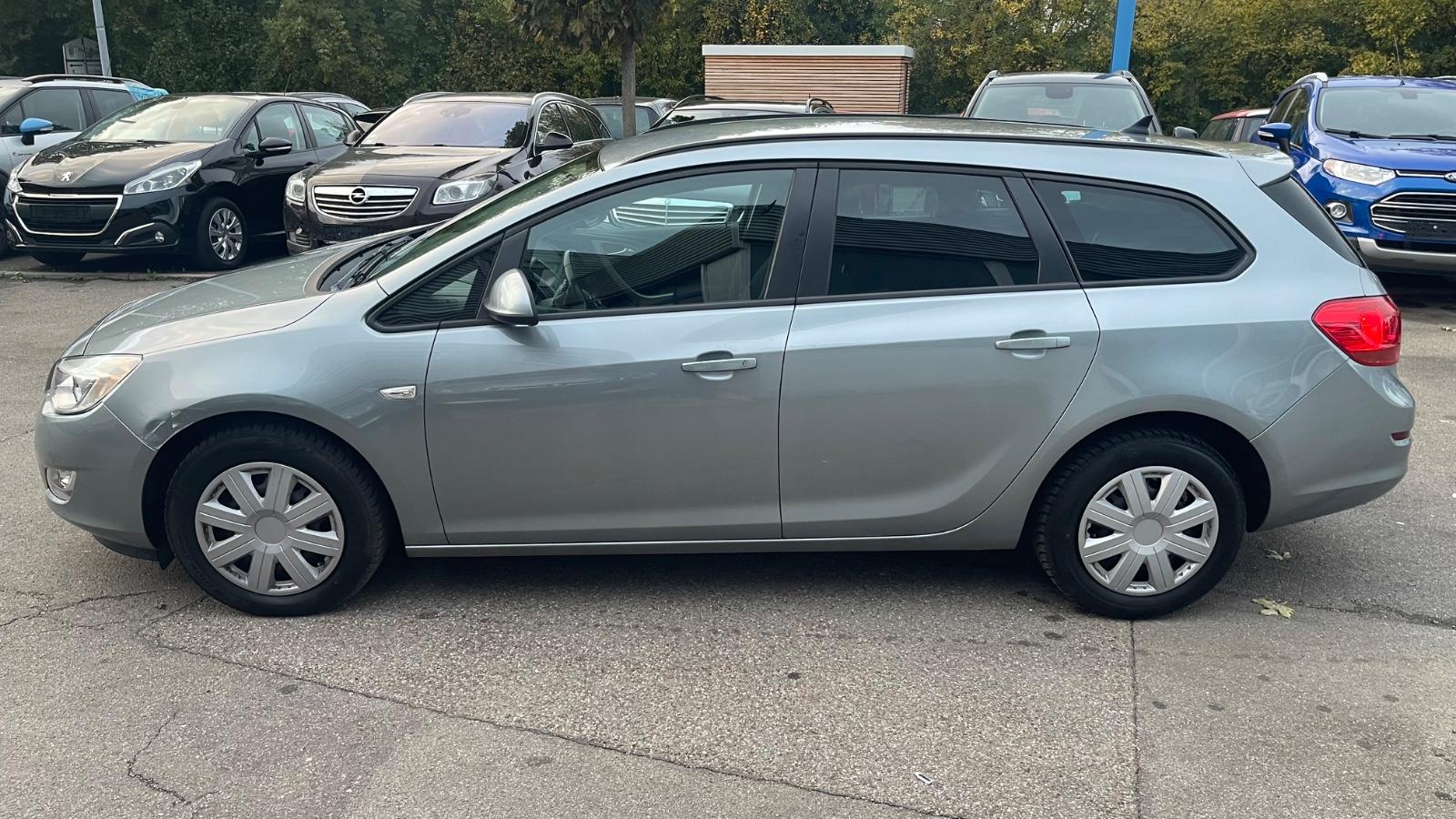 Opel Astra 2011 — photo 6