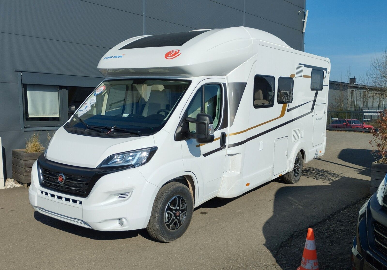 Fahrzeugabbildung Eura Mobil Profila RS PRS 695 EB Automatik + Mondial Paket