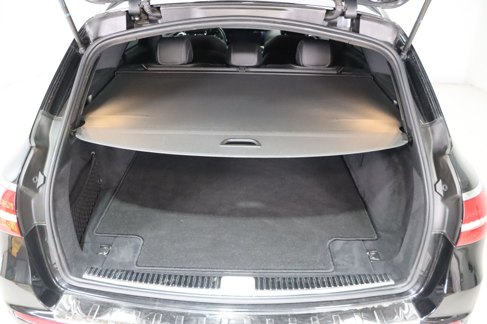 Fahrzeugabbildung Mercedes-Benz E 200 T 4Matic * Schiebedach * Navi * AMG line