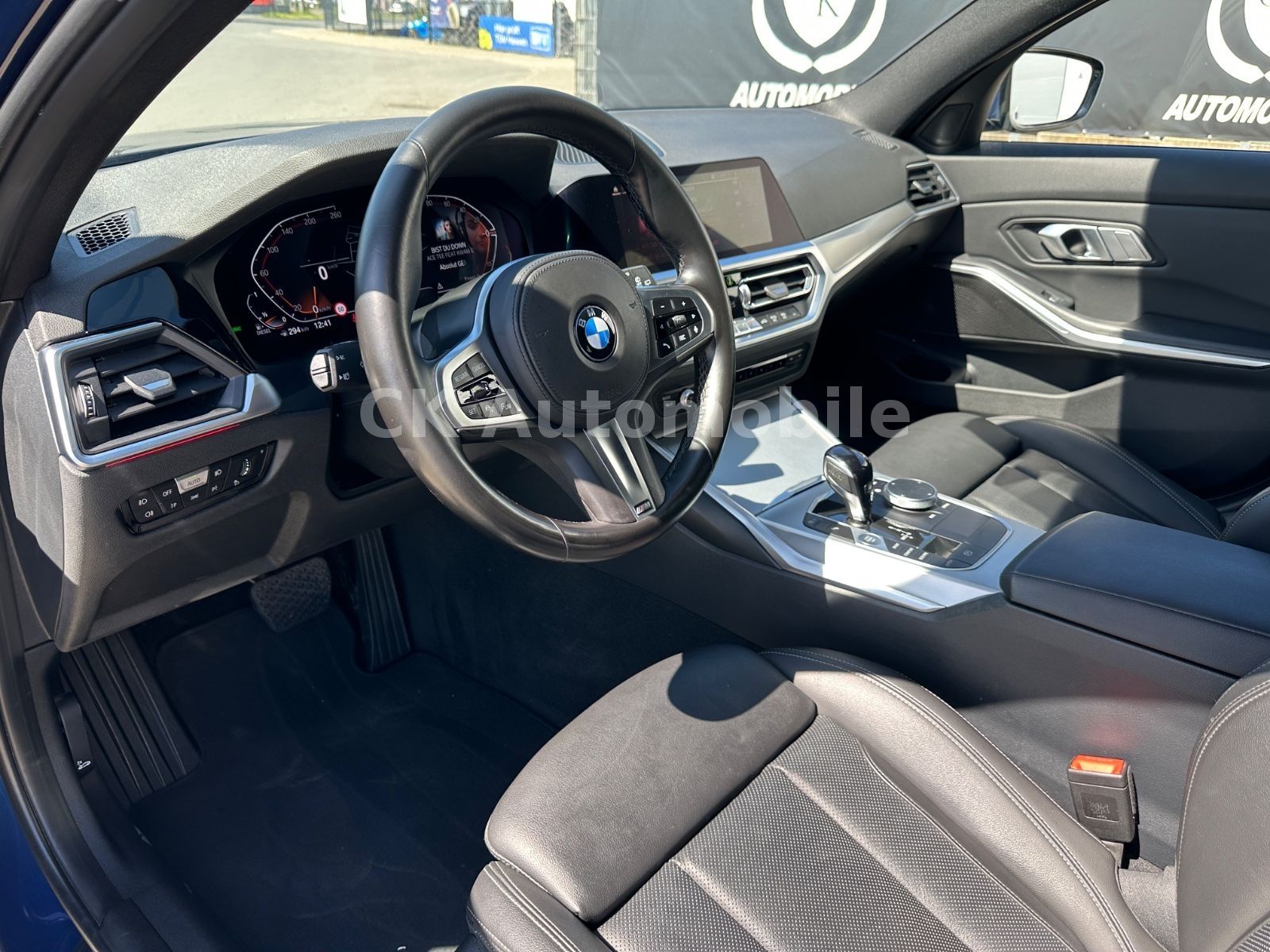 Fahrzeugabbildung BMW 318d Touring Sport-Line/Shadow-Line/Navi/Laser