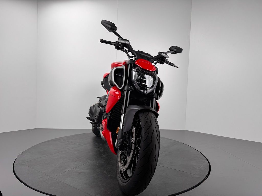 Fahrzeugabbildung Ducati DIAVEL V4 *0KM