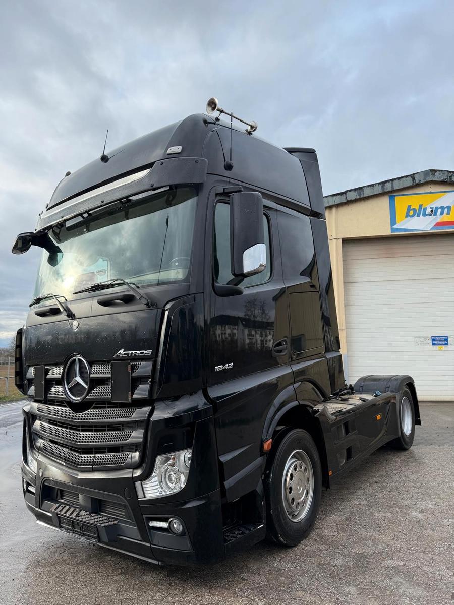 Mercedes-Benz Actros 1842 MP4 GigaSpace 353.038 KM   TÜV NEU