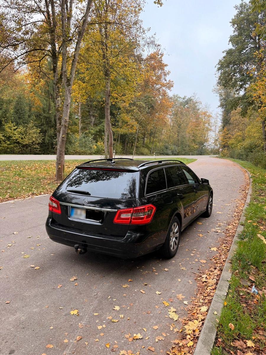 Mercedes-Benz E220 2011 — салон