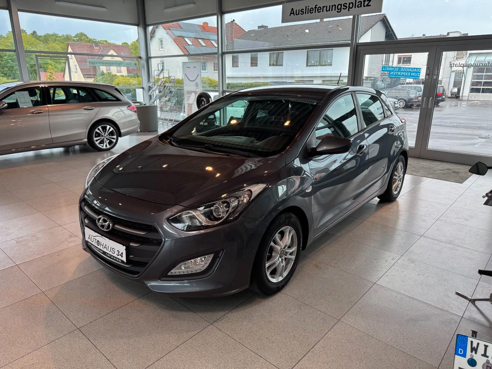 Hyundai i30 blue 1.4 Trend 94000 KM