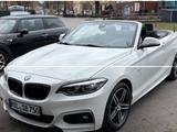 BMW Topgepflegtes BMW 2er Cabrio - BMW 220 Gebrauchtwagen in Berlin