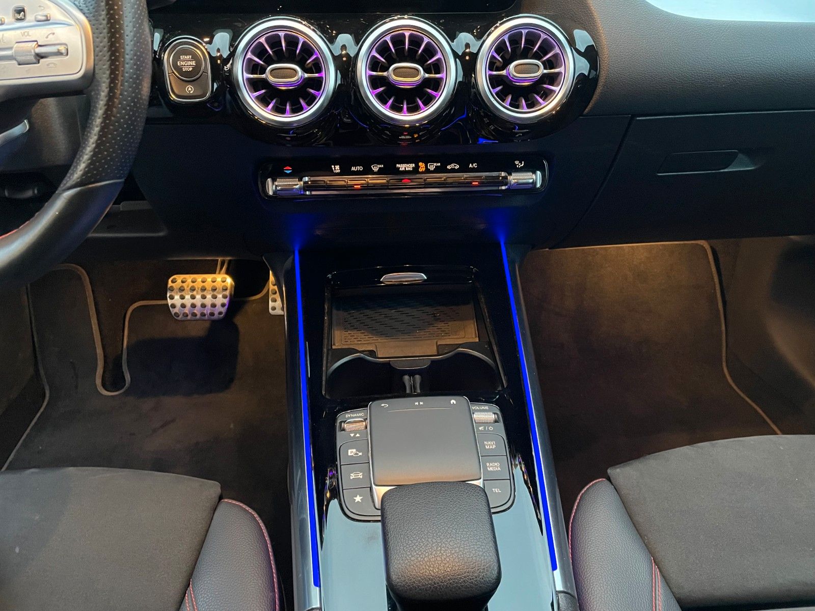 Fahrzeugabbildung Mercedes-Benz GLA 200 AMG+Ambiente+TotW+Night+RKamera+19Zoll