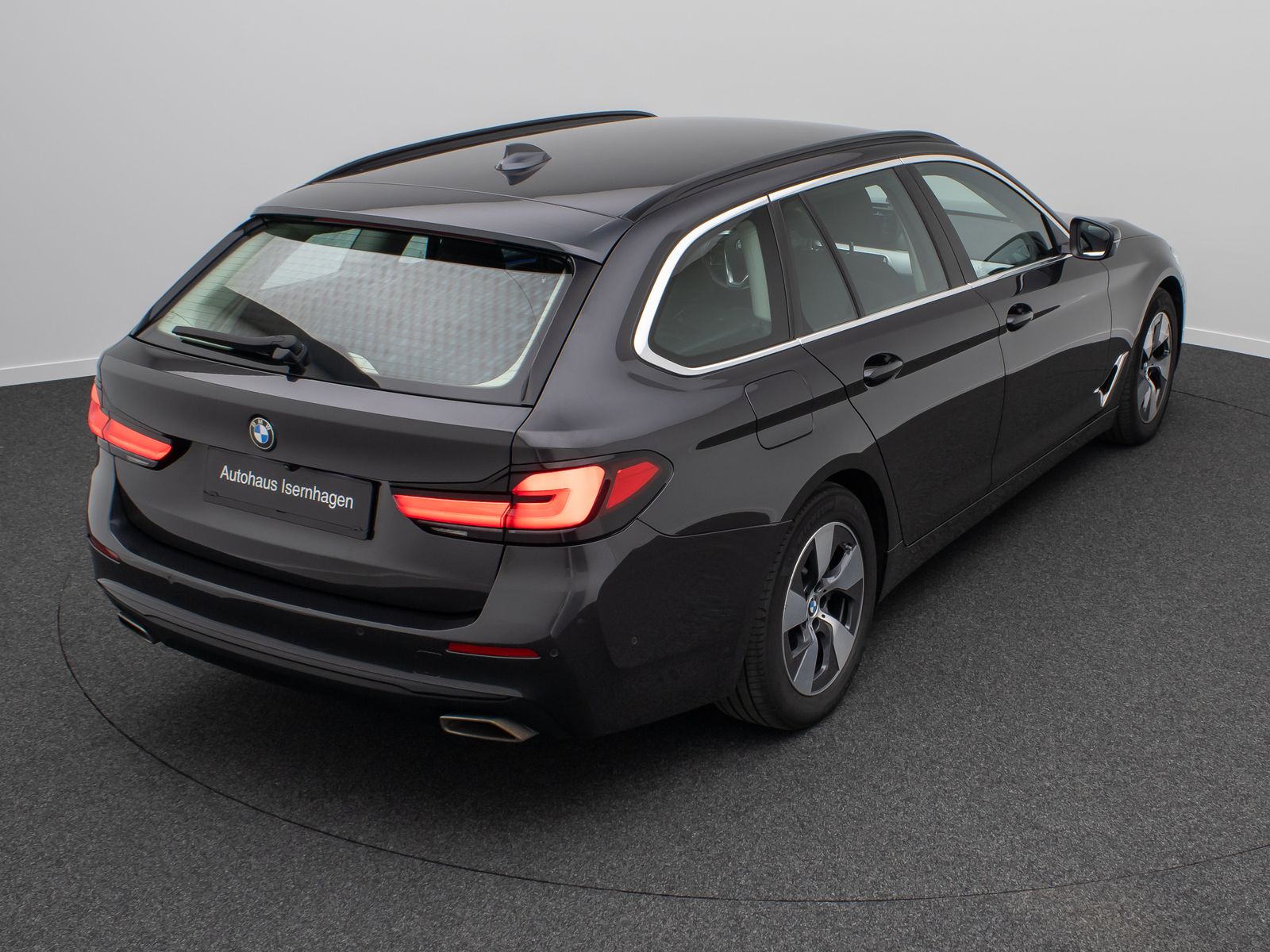 Fahrzeugabbildung BMW 520d xD  DAB Laser HUD Kamera AHK ALarm Komfort