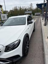 Mercedes-Benz E 220 d 4MATIC T All-Terrain Widescreen/Multibea - Mercedes-Benz E 220 Gebrauchtwagen in Freiburg