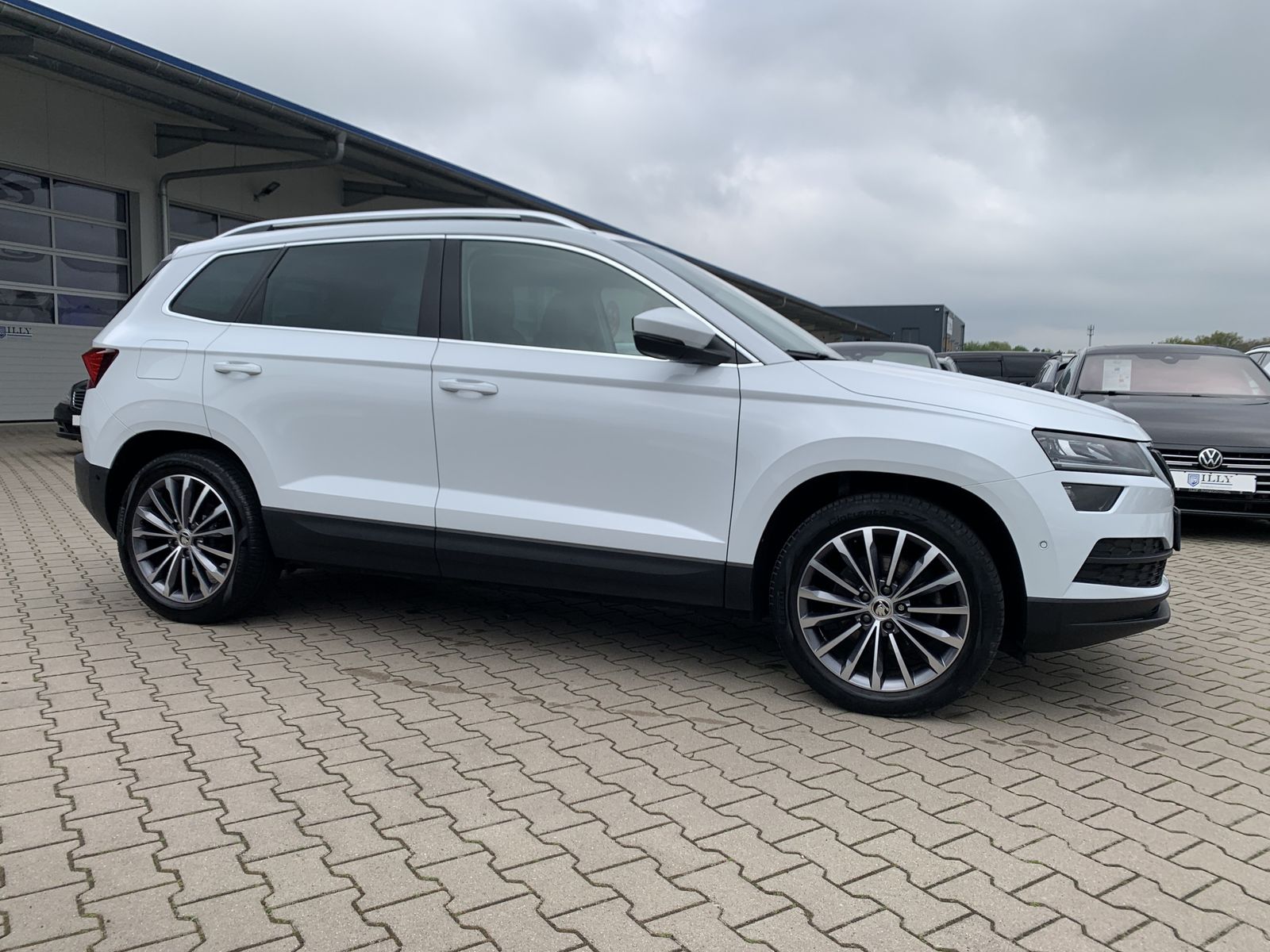 Fahrzeugabbildung SKODA Karoq 2.0 TDI*4x4*Alcantara*AHK*STHZ*CANTON*Cam*