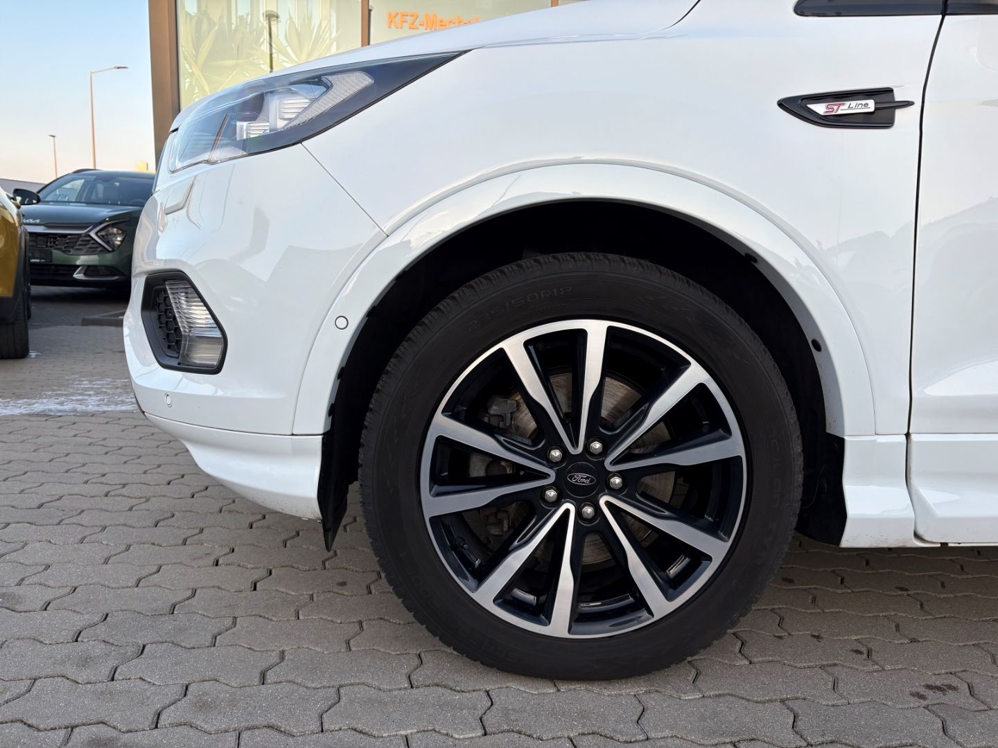 Fahrzeugabbildung Ford Kuga ST-Line Navi PDC SHZ Lenkradhzg BiXenon