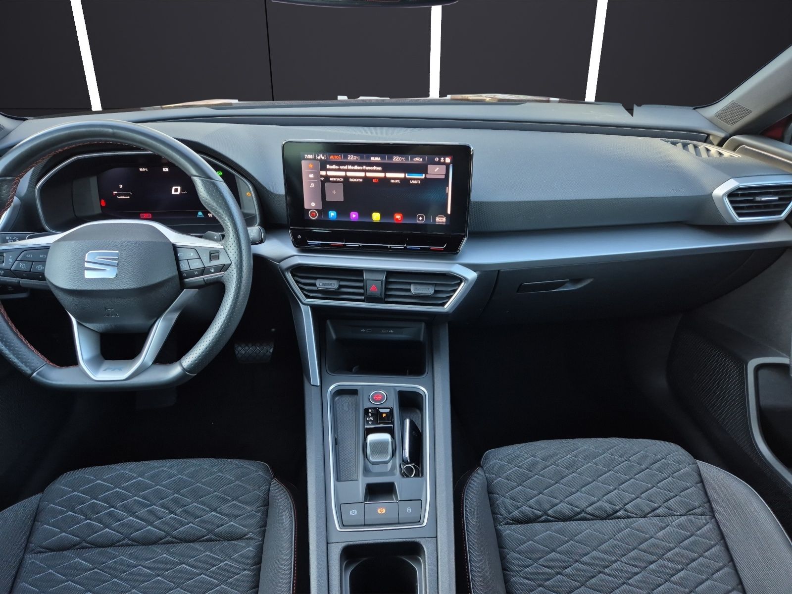 Fahrzeugabbildung SEAT Leon eTSI FR-Line DSG LED Navi ACC RFK SH 18"