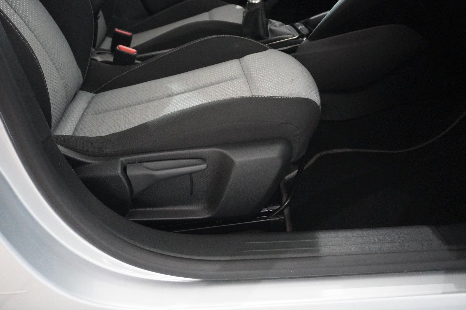 Fahrzeugabbildung Opel Corsa F 1.2 FACELIFT NAVI/LED/KAMERA/VIRTU./DAB+