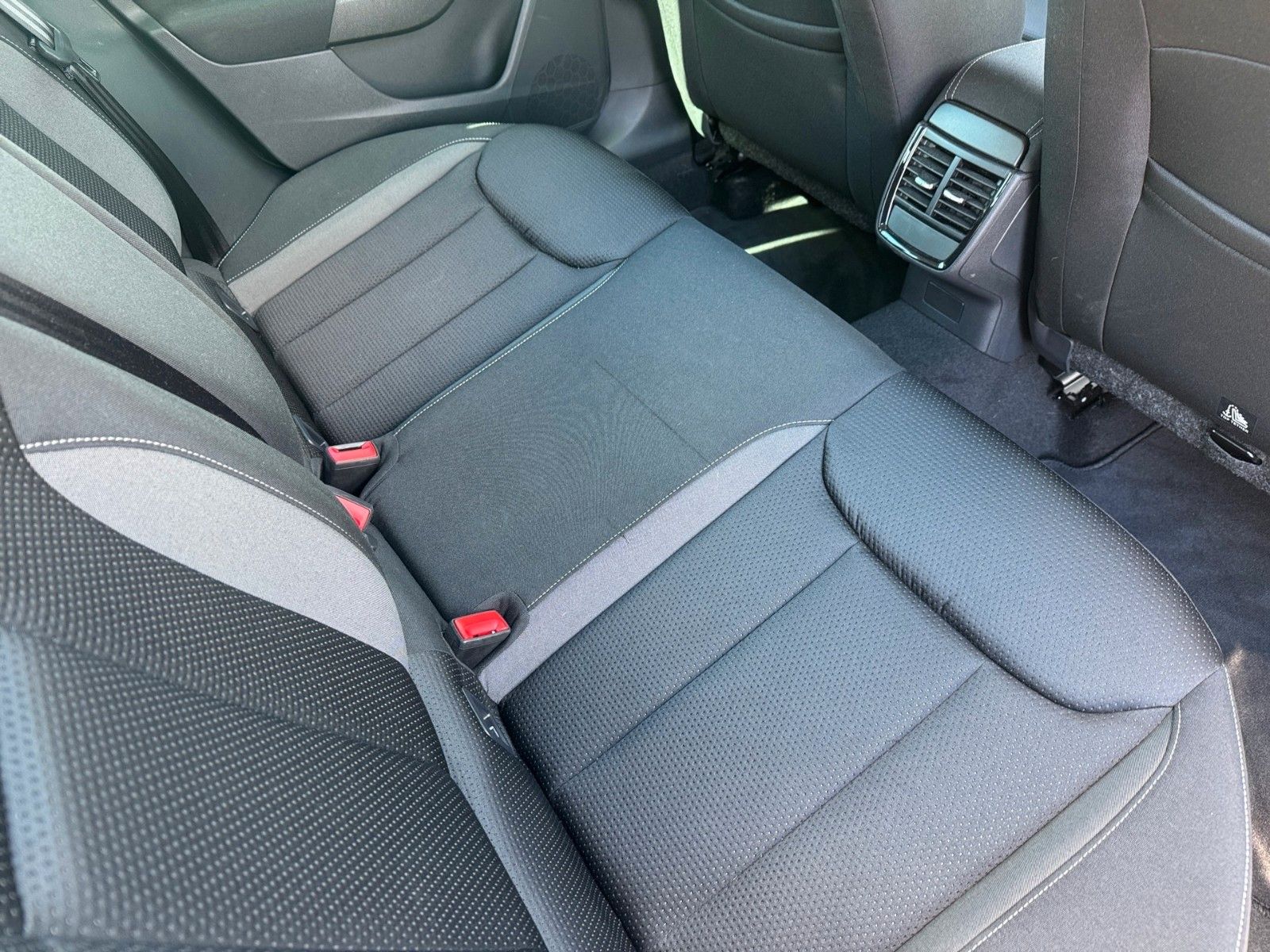 Fahrzeugabbildung SKODA Kamiq Ambition Tour 1.5 TSI