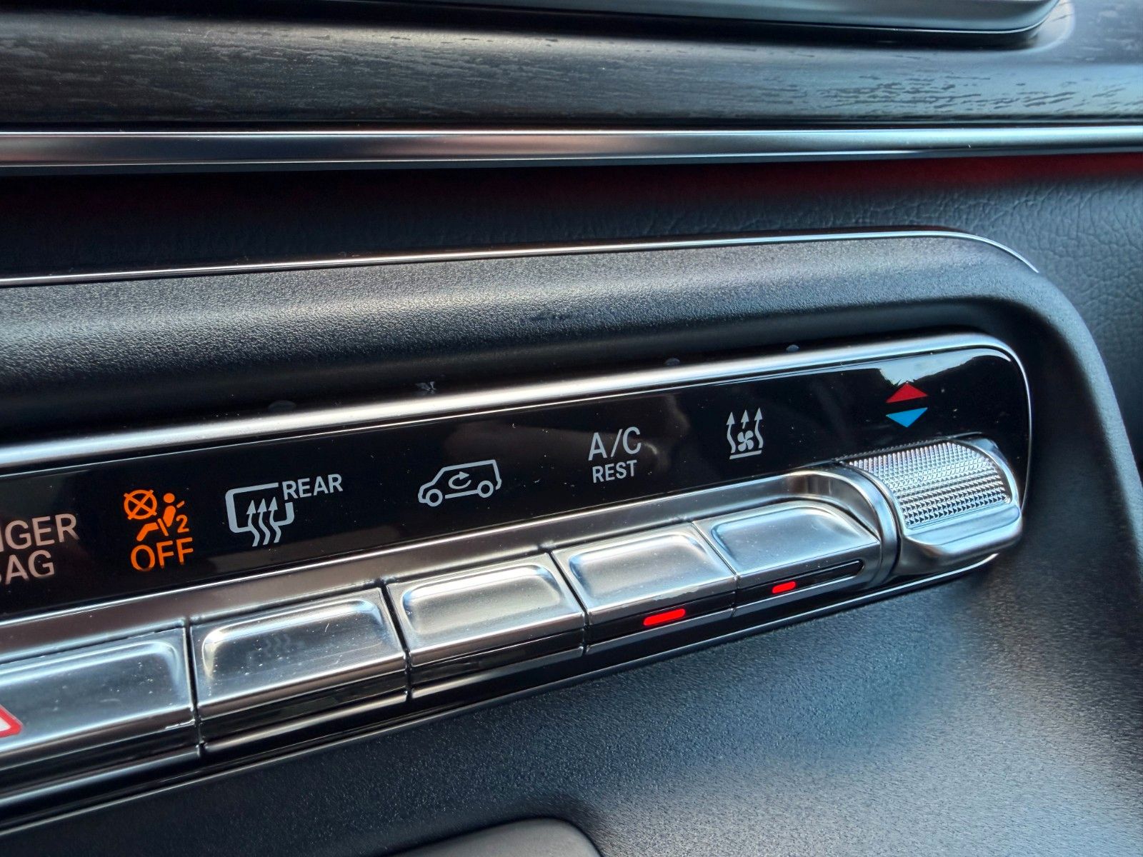 Fahrzeugabbildung Mercedes-Benz V 300 d STYLE AMG 4MATIC AIRMATIC DISTRONIC Pano