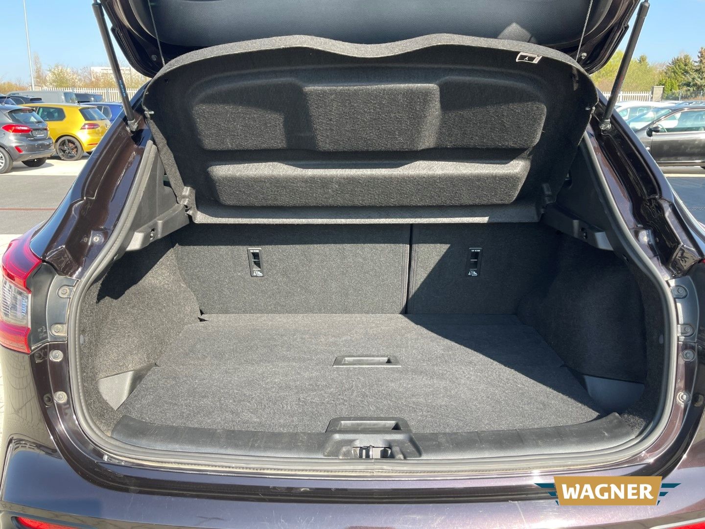 Fahrzeugabbildung Nissan Qashqai N-Connecta 1.3 DIG 360° Kamera