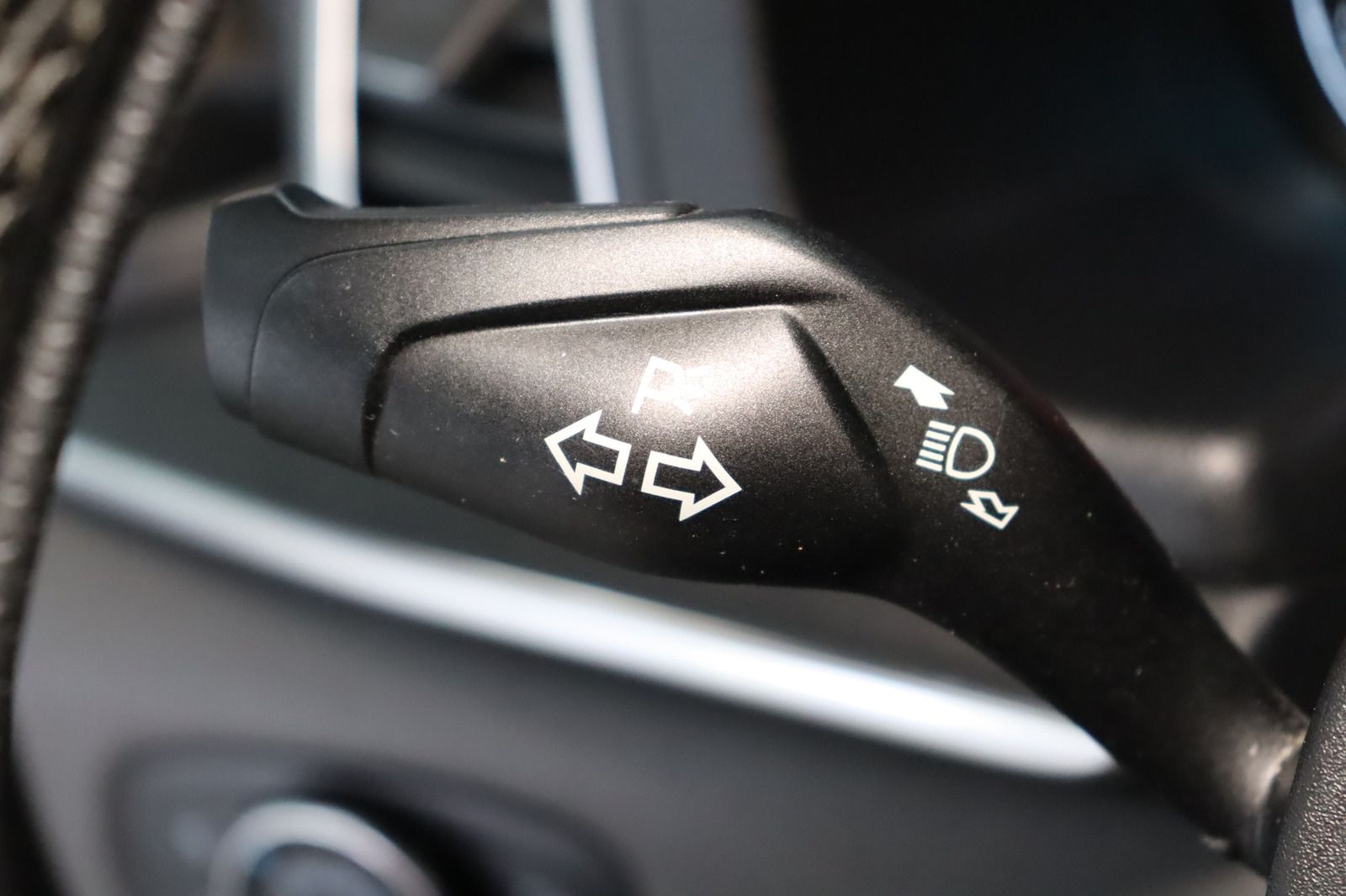 Fahrzeugabbildung Ford Tourneo Custom 2.0 L2 Lang Titanium Black Series