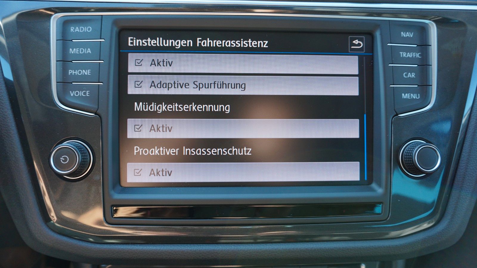 Fahrzeugabbildung Volkswagen Tiguan Comfortline BMT, LED,Navi,PDC, AHK el.