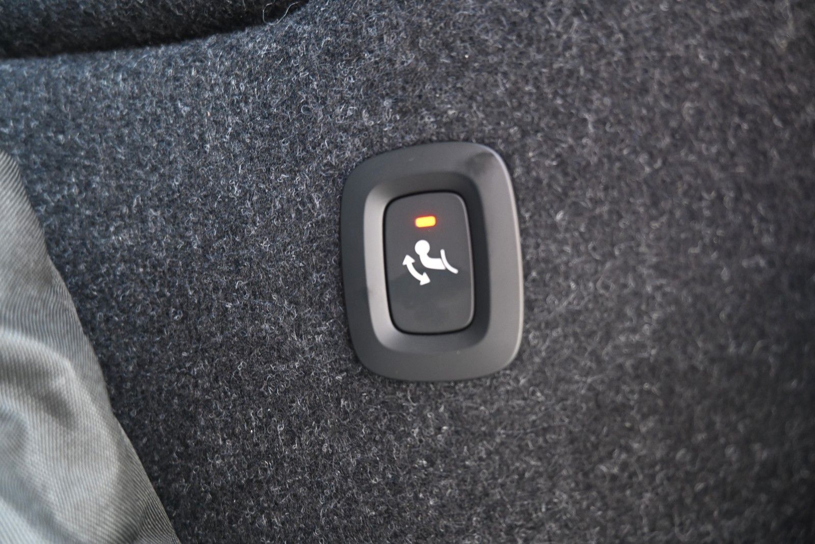 Fahrzeugabbildung Volvo XC40 B4 DKG Dark*PANO*STDHZG*360°*ACC*AHK*VOLL *