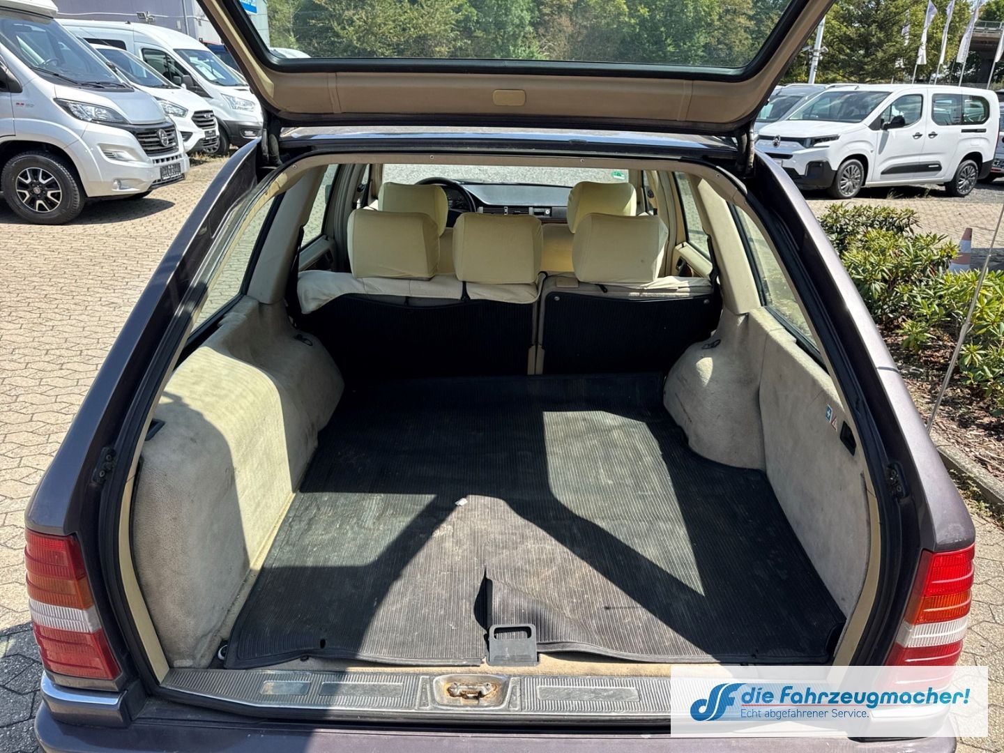 Fahrzeugabbildung Mercedes-Benz E 220 ET-Modell 220TE Alarm el.SP Spieg. *EXPORT