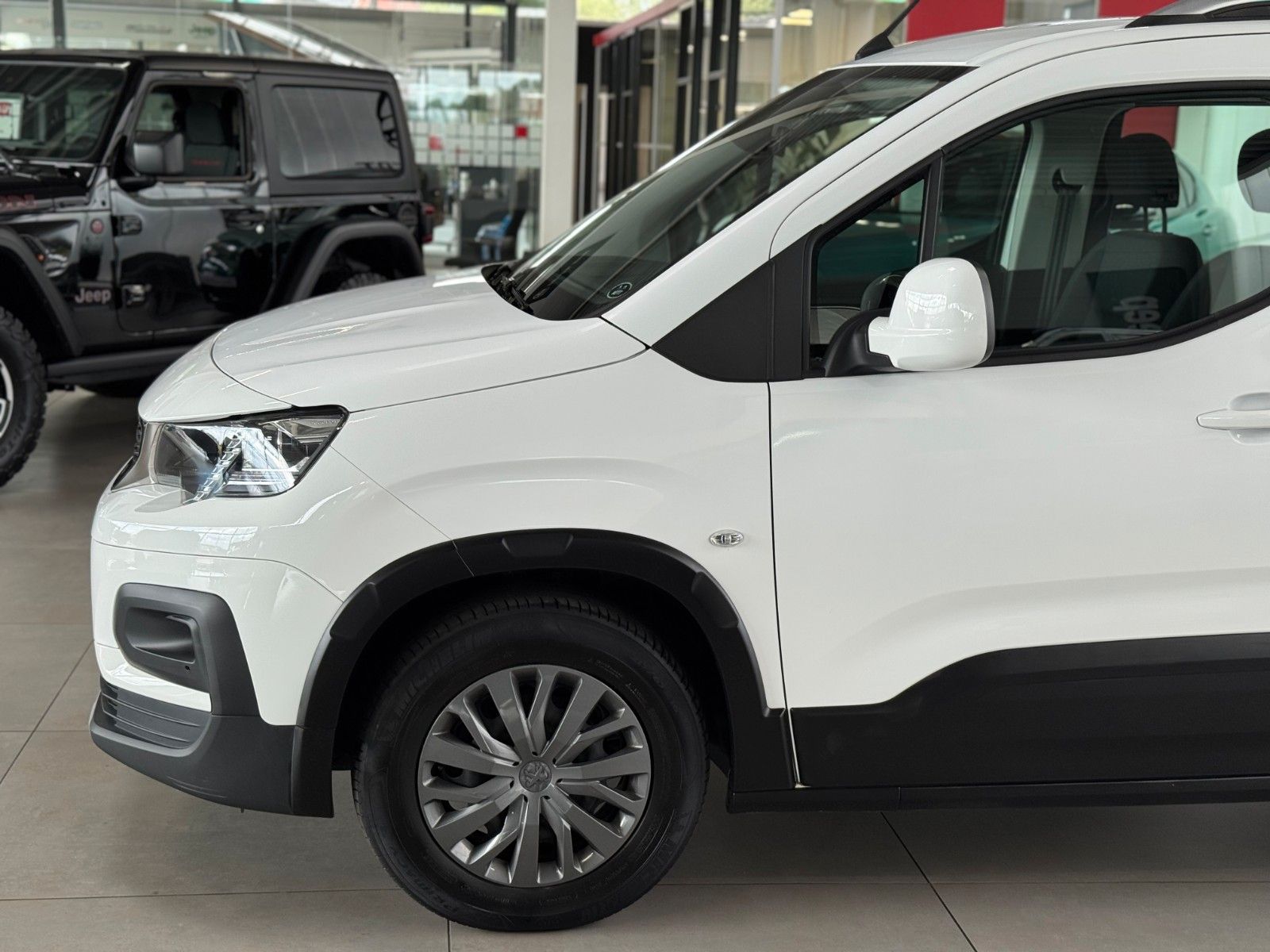 Fahrzeugabbildung Peugeot Rifter 1.5 HDI Allure AHK Klima Drive-Assist-Pak