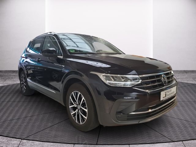 Fahrzeugabbildung Volkswagen Tiguan 1.5 TSI DSG Life STANDHZG NAVI RFK LED AC