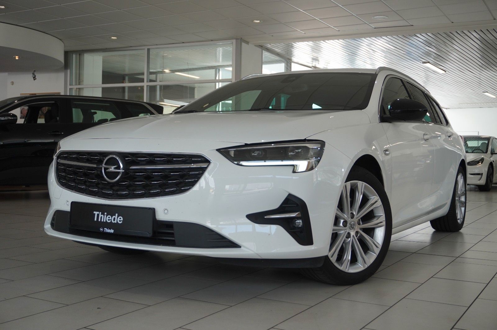 Fahrzeugabbildung Opel Insignia B ST 2.0D ELEGANCE NAVI/LED/KAMERA/HUD