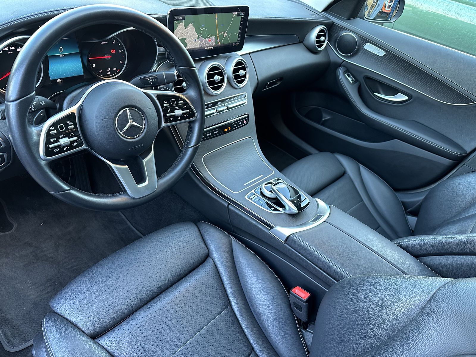 Fahrzeugabbildung Mercedes-Benz C 220d T Avantgarde NAV+LED+PANORAMA+DISTRONIC