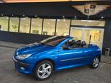 Peugeot 206 Cabriolet CC 1.6 Platinum LEDER/BT/AW-Reifen - Peugeot 206 mit Schiebedach