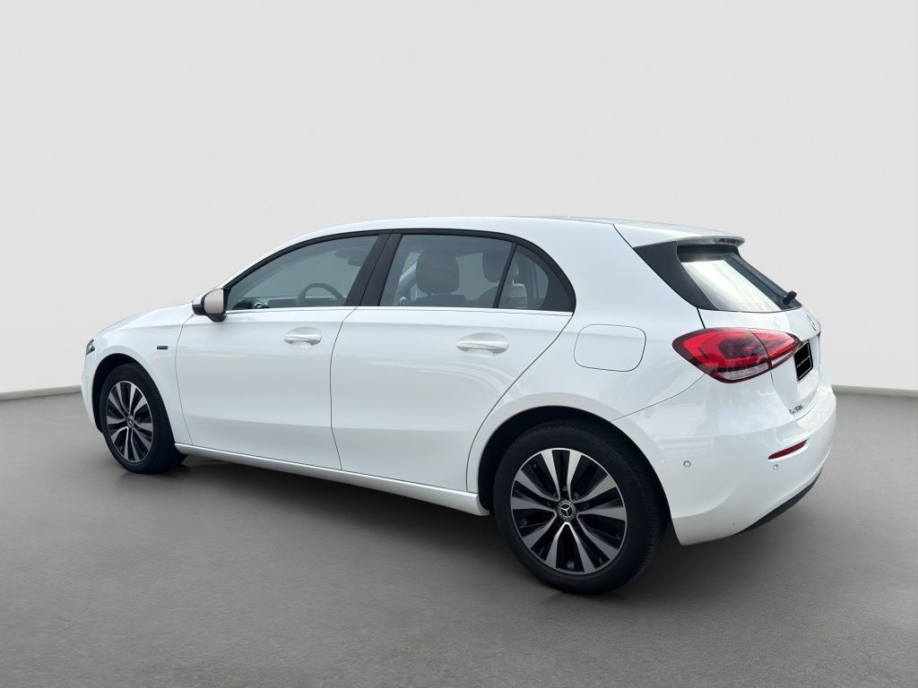 Fahrzeugabbildung Mercedes-Benz A 250 e Kompaktlimousine LED*Nav*SpurH*PDC*RFK
