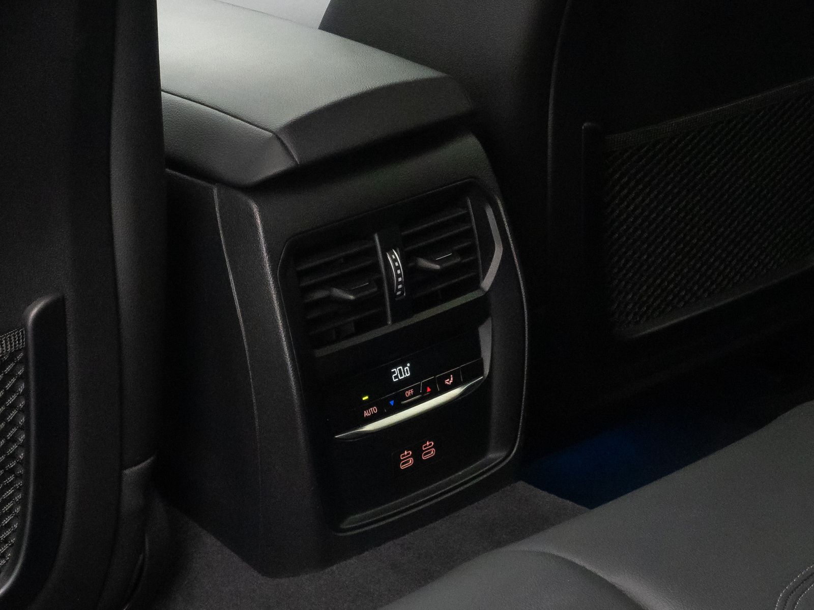 Fahrzeugabbildung BMW 318d Kamera DAB HiFi Leder Sport LED 18Zoll