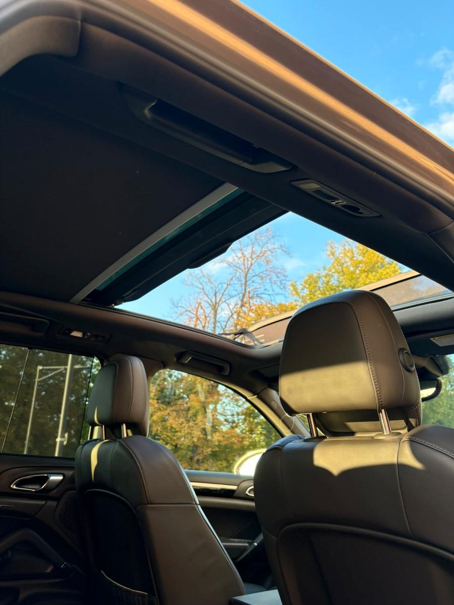 Porsche Cayenne - -