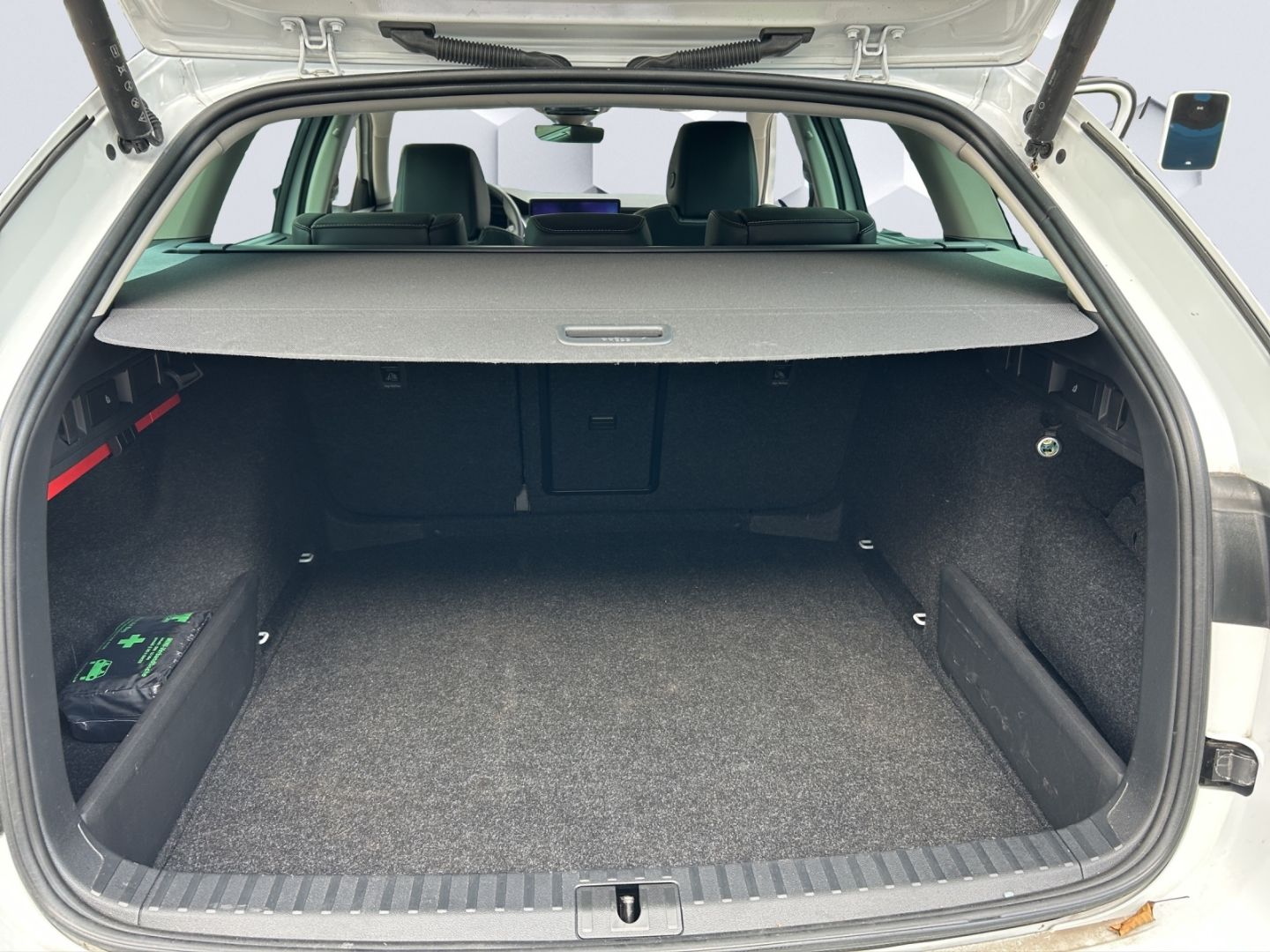 Octavia Combi 1.5 TSI mHEV DSG- Selection-Side A