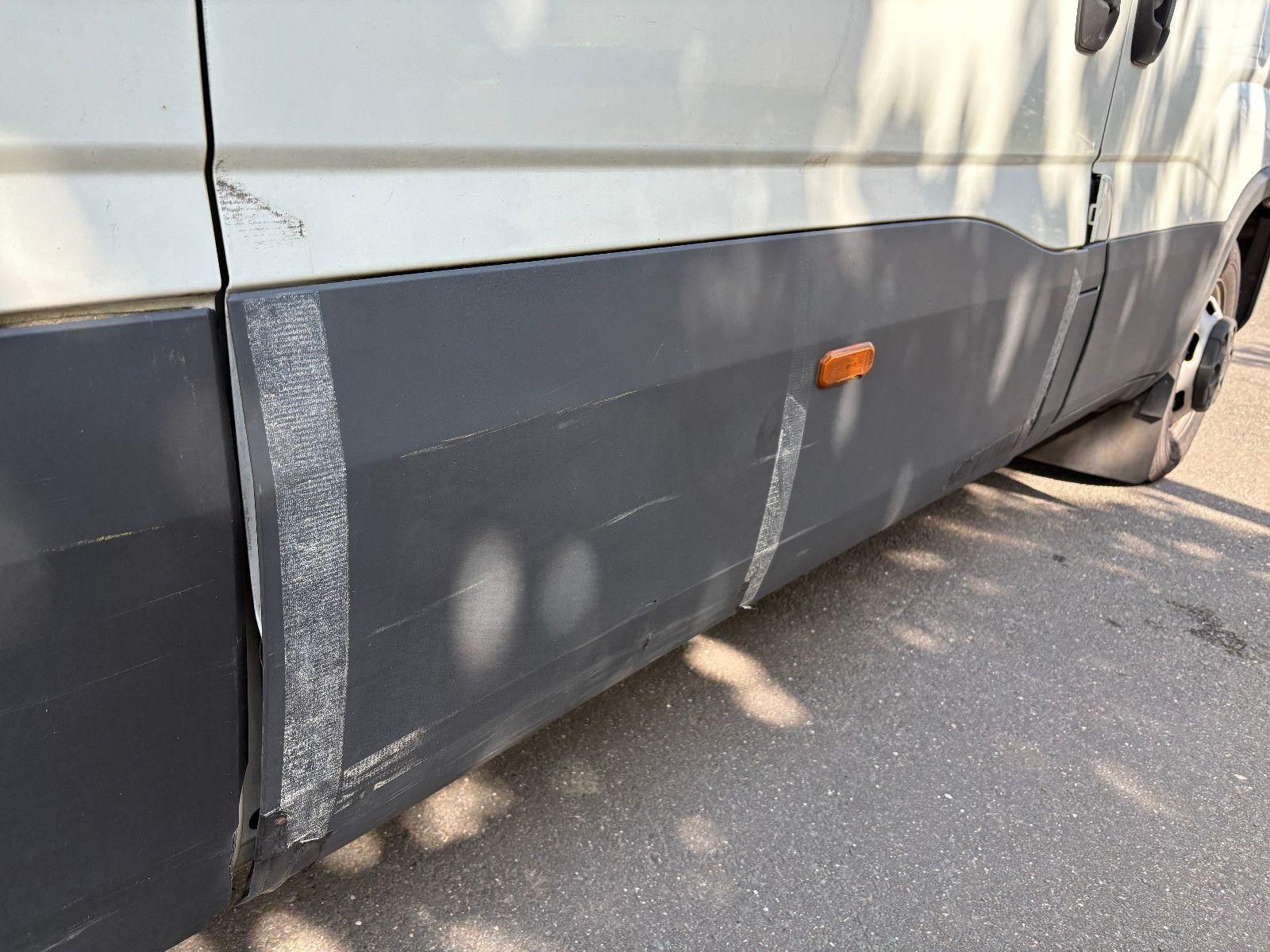 Fahrzeugabbildung Iveco Daily Kasten HKa 35 C ... V Radstand 4100/3-SITZ