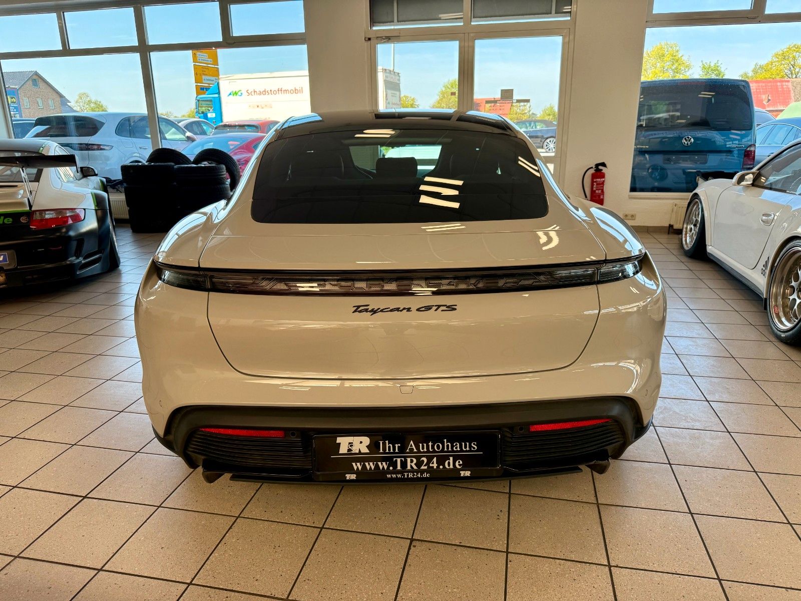 Fahrzeugabbildung Porsche Taycan GTS Panorama/HeadUP/Hinterachlenkung