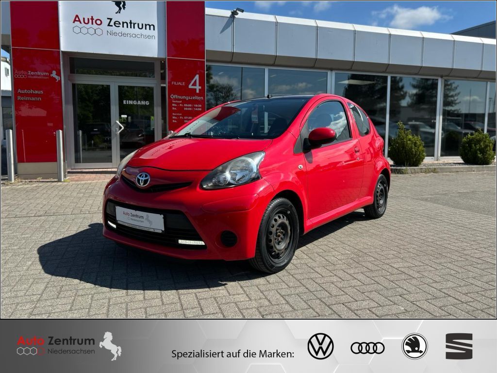 Toyota Aygo (X) 2013, 1.0 benzīns, Manuāls, Hečbeks, Sarkans — Latvijā