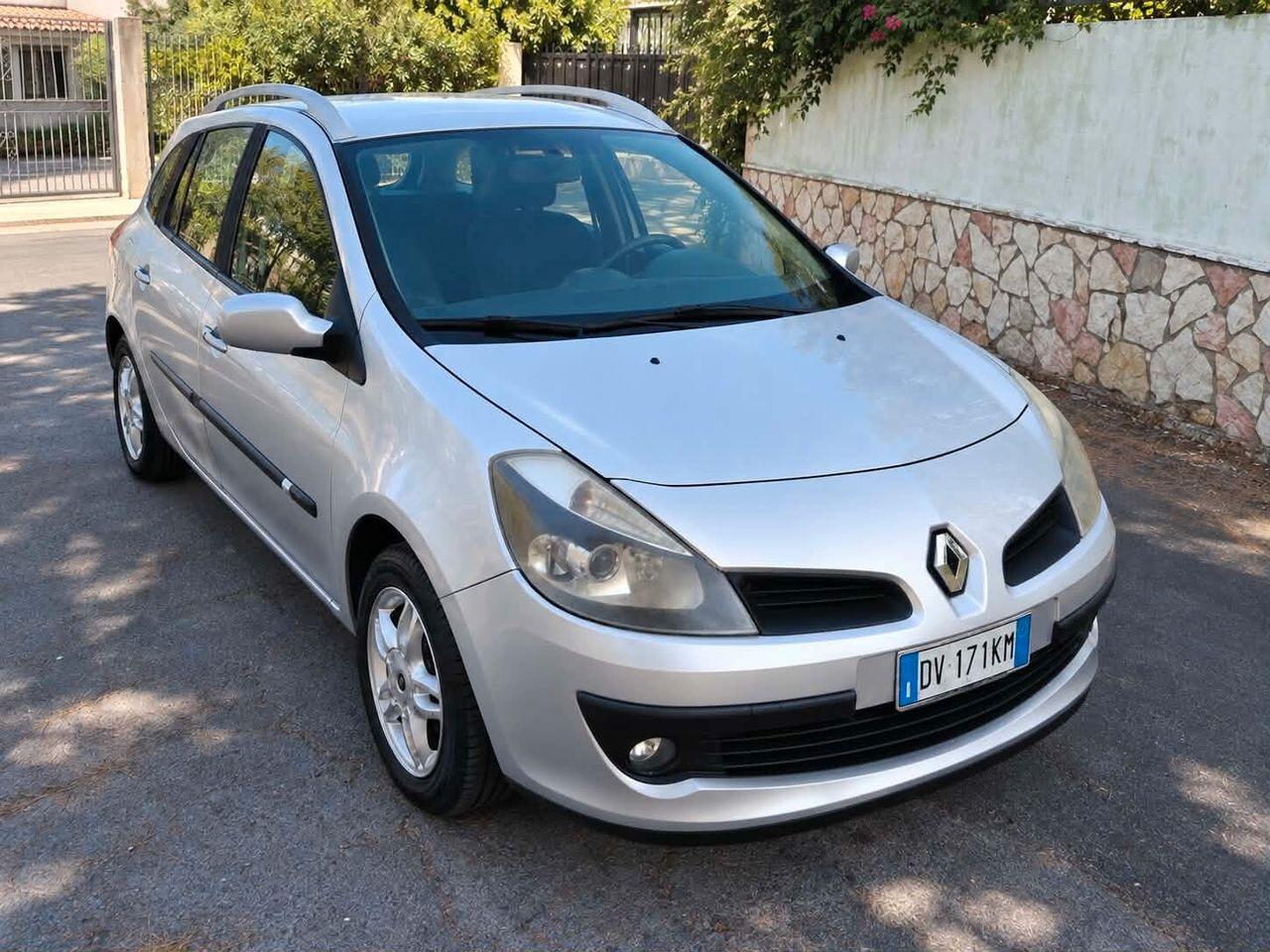 Renault Clio 2009 — rear view