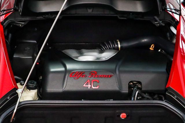 Fahrzeugabbildung Alfa Romeo 4C  Unfallfrei 5650km !! Inz / Tausch mögl