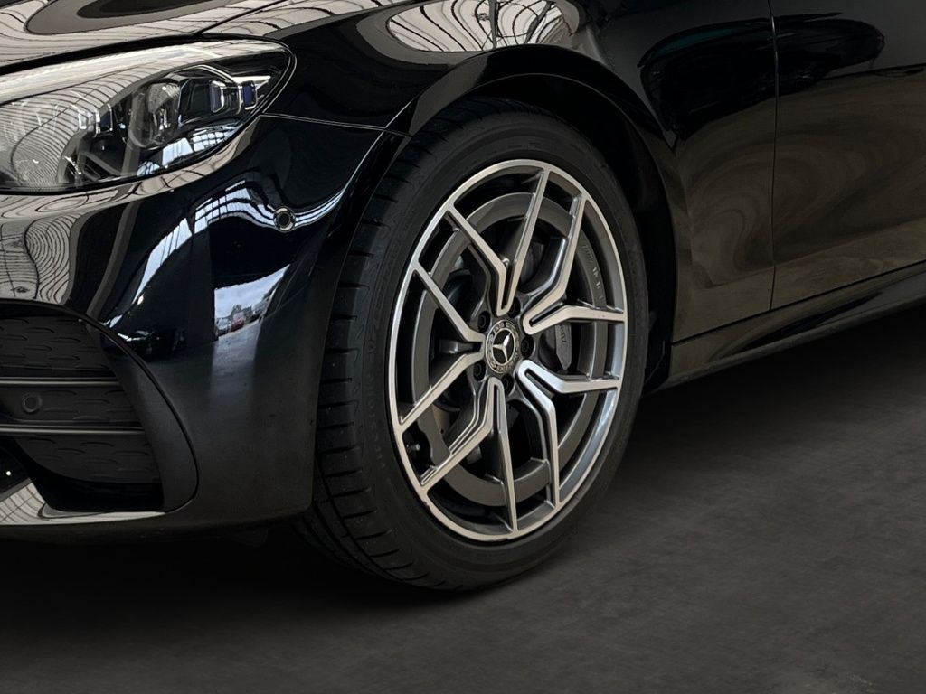 Fahrzeugabbildung Mercedes-Benz E 400 dT 4M AMG AHK Totwi. LED SHZ Sport Ambie.