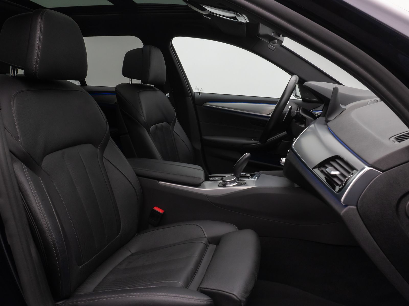 Fahrzeugabbildung BMW 530d xD M Sport Panorama Kamera HUD H/K Komfort