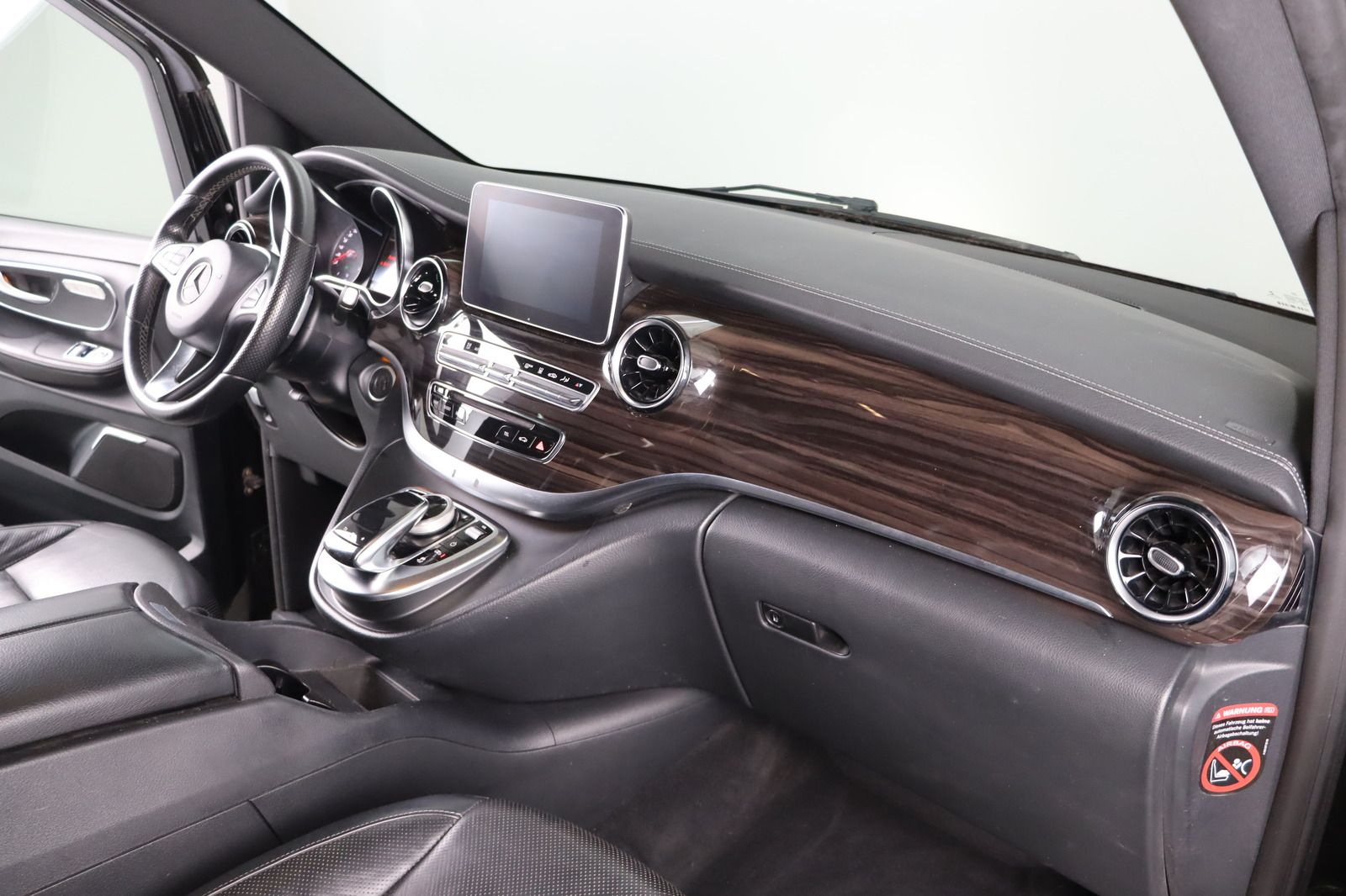 Fahrzeugabbildung Mercedes-Benz V 300 d AMG 4M * DIS * 360 * Burmeister